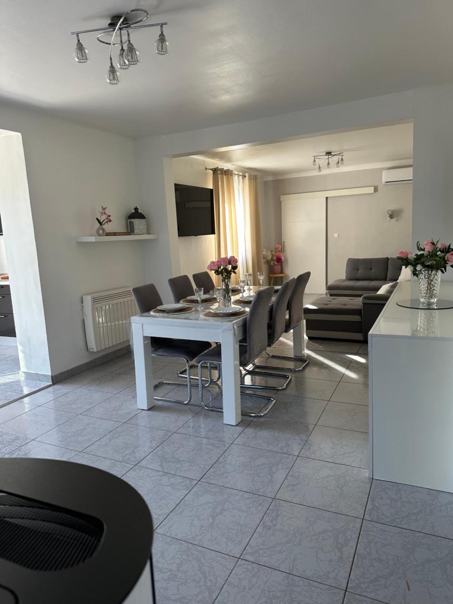 Villa Climatise Avec Piscine Et Jacuzzi Carpentras Esterno foto