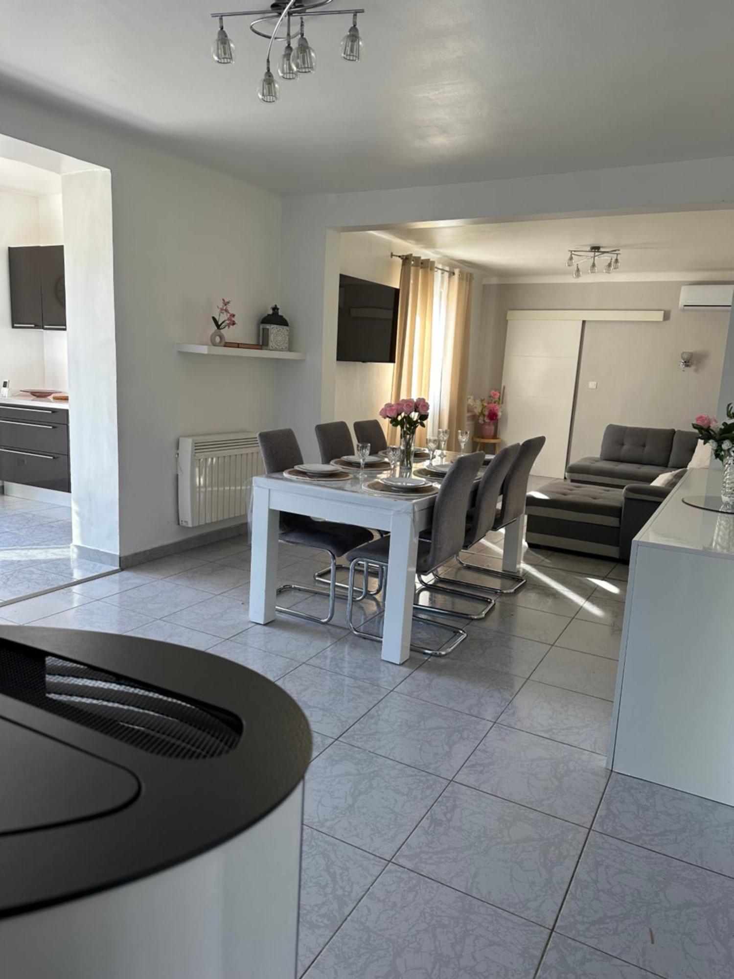 Villa Climatise Avec Piscine Et Jacuzzi Carpentras Esterno foto